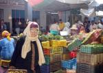 Tunis : Un nouveau sursis pour les étalages anarchiques aux abords du marché de l'Ariana