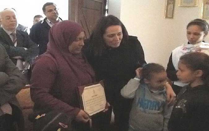 Majdouline Cherni rend visite à des familles de martyrs de la Garde présidentielle