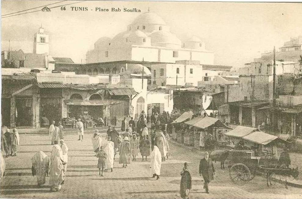 TUNISIE - Place Bab Souïka