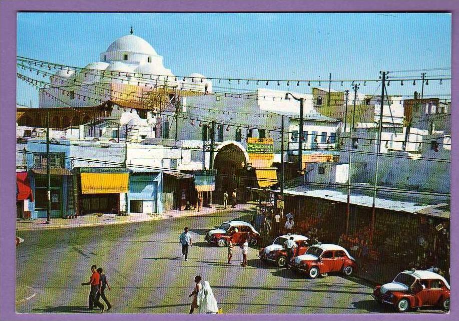 CPSM TUNISIE TUNIS PLACE BAB SOUIKA STATION DE TAXIS RENAULT 4CV