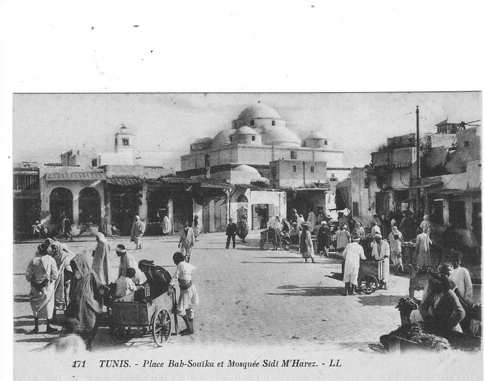 Tunis -- Place Bab-Souïka et Mosquée Sidi-M'Harez