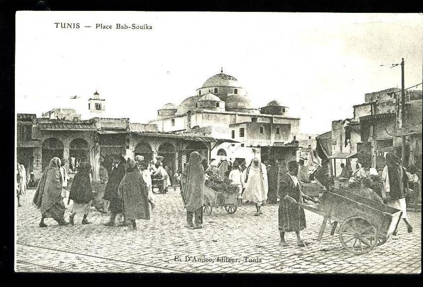 TUNIS - Place Bab-Souika - (Beau plan très animé)