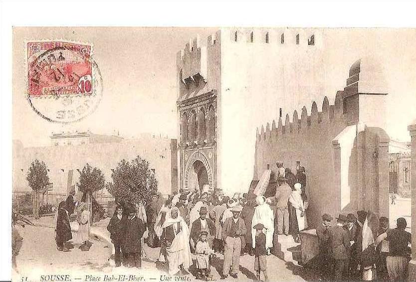 SOUSSE PLACE BAB-EL-BHAR UNE VENTE (PERSONNAGES) REF 21450