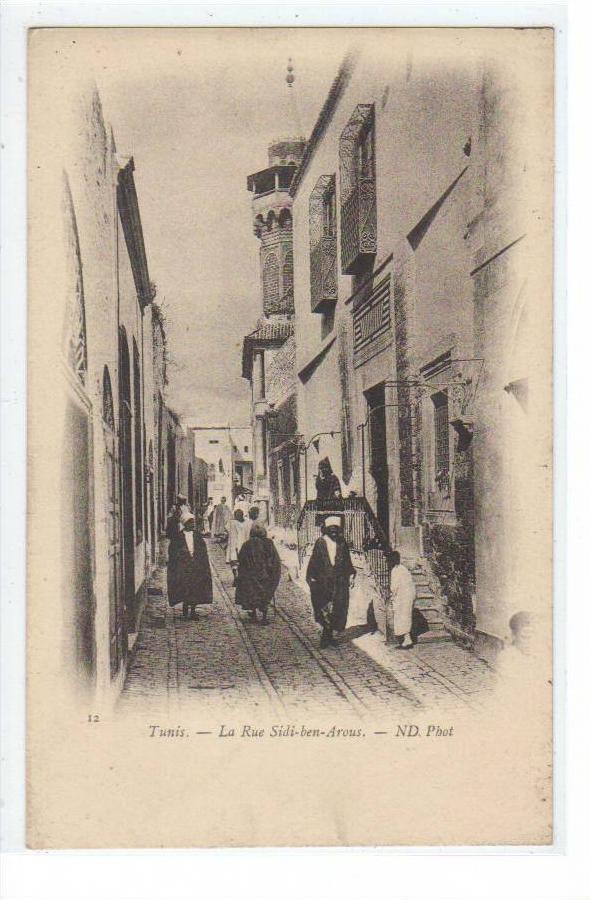 TUNIS , LA RUE SIDI-BEN-AROUS , ANIMATION , DOS 1900