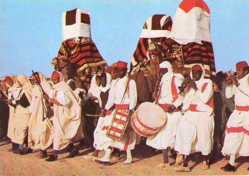 CPM SUD TUNISIEN - DOUZ (tunisie) Cortège nuptial (N°309) en 1985. (7711)