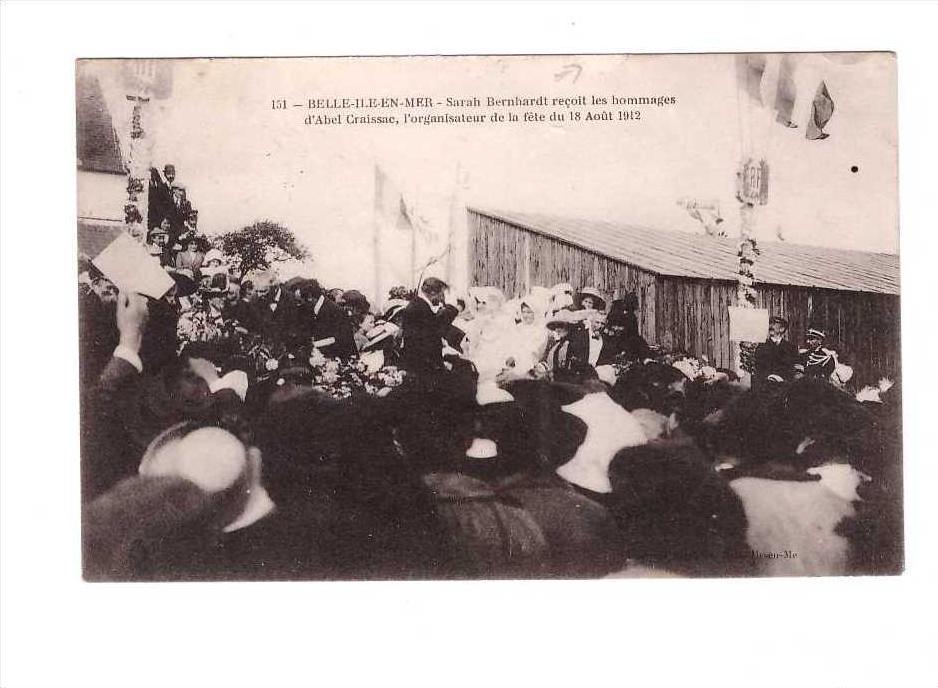 56 BELLE ILE en MER Sarah Bernhardt reçoit les hommages d'Abel Craissac, l'organisateur de la fête du 18 août 1912