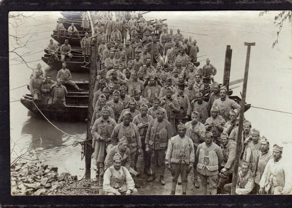 CPA PHOTO ? 67 PONT DE BATEAUX SUR LE RHIN EN 1925---TRES ANIMEE---1925