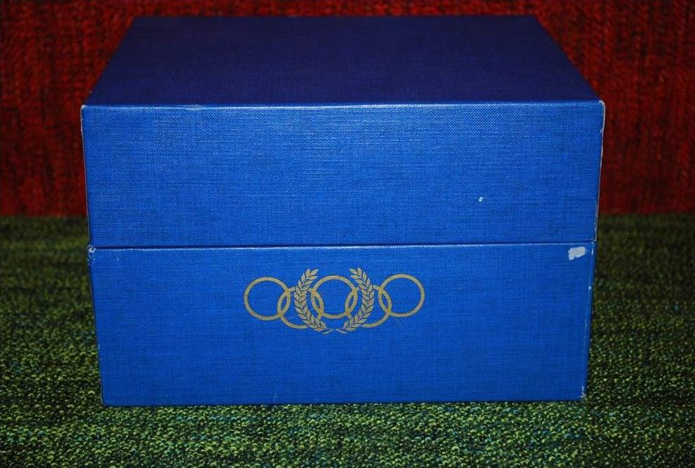 THE INTERNATIONALE OLYMPIC COMMITTE OFFICIALE DAY COVER COLLECTION 1984 ( S - 134 )