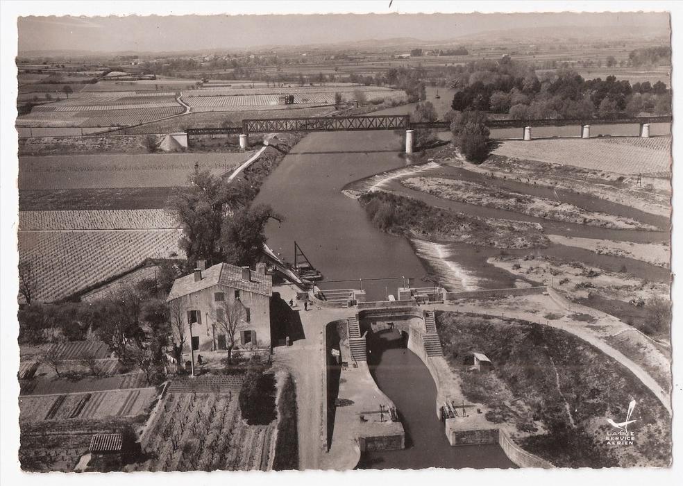 11.SALLELES D'AUDE. Ecluse du Galhousty vue d'Avion. Le canal de Jonction relie le canal du Midi à l'Aude au Galhousty