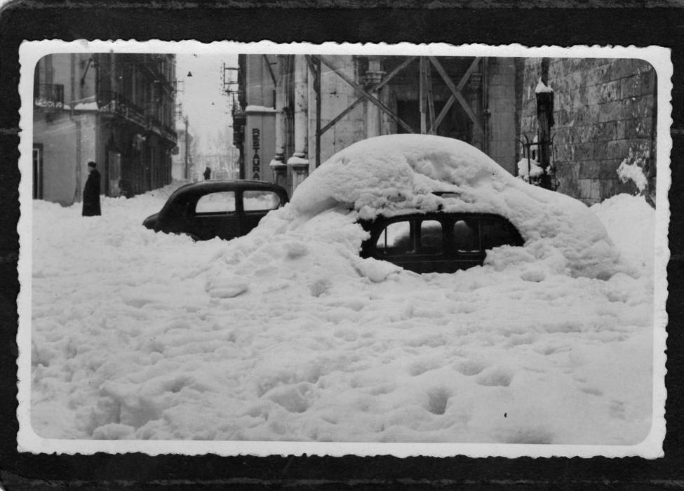 PHOTO PERPIGNAN ( SOUS LA NEIGE )---ECCLESIASTIQUE----VOI T URES ANCIENNES---TAMPON VIOLET 