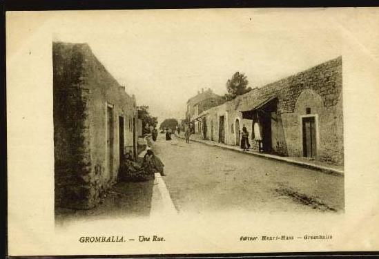 Tunisie - GROMBALIA - UNE RUE ANIMEE - éditeur HENRI HASS - à GROMBALIA - voyagé en 1931