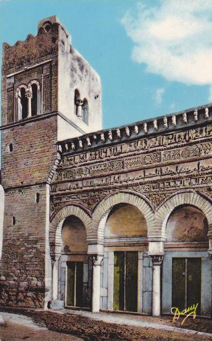 afrique du nord,MAGHREB,TUNISIE,TUNI SIA,KAIROUAN,MOSQUEE DES TROIS PORTES,façade ancienne 9ème siècle