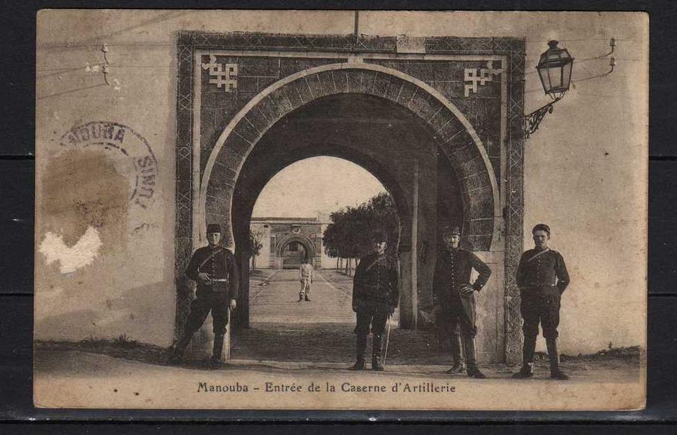 Tunisie - Tunis - Militaria - Manouba - Entrée de la Caserne d'Artillerie - Soldats en uniforme