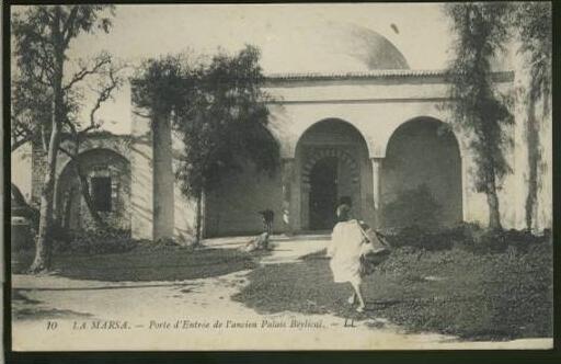 TUNISIE LA MARSA / Porte d'entrée de l'ancien palais Beylical /