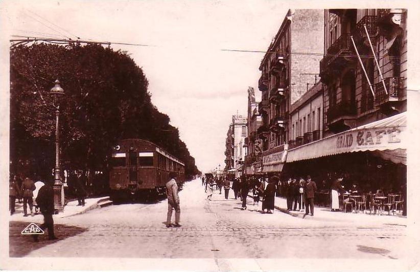 Tunisie - Tunis - Avenue Jules Ferry et le tramway de la Marsa