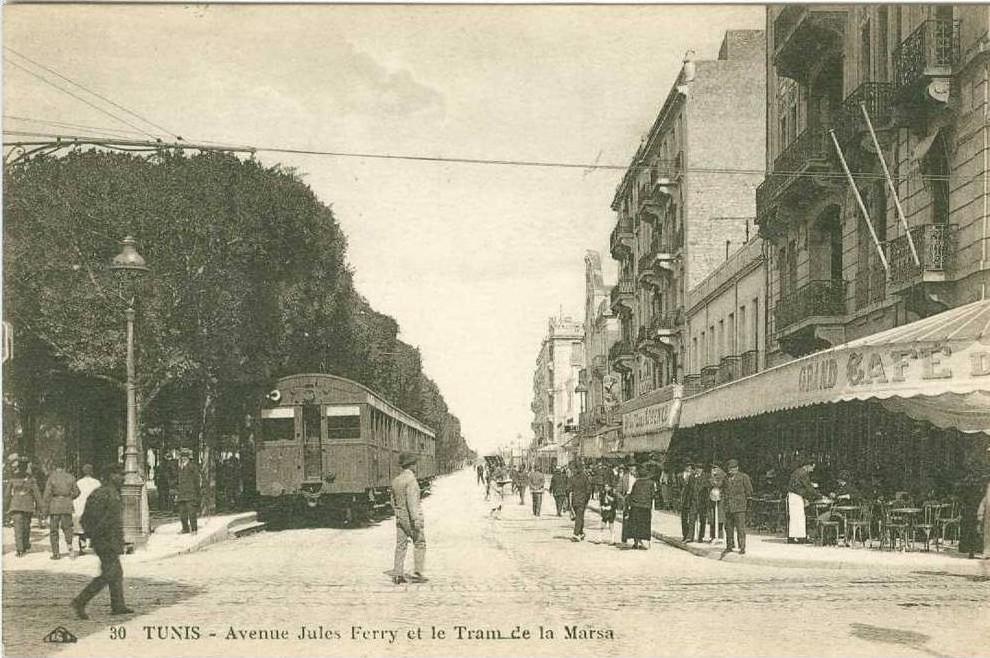 TUNISIE - Avenue Jules Ferry et le Tram de la Marsa