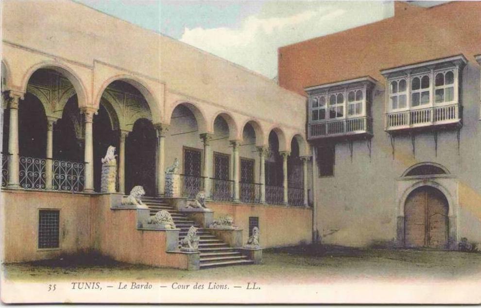 TUNIS - Le Bardo - Cour des Lions